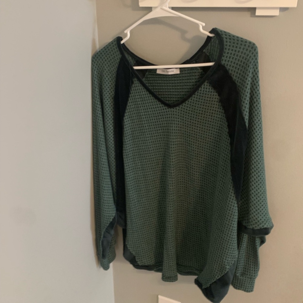 Top trimmed in velvet